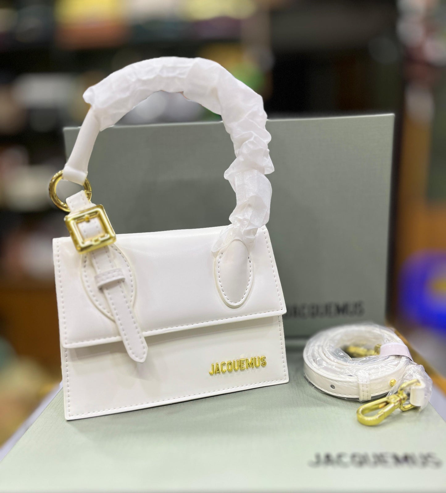 *Jacquemus*
Le Chiquito Moyen Boucle tote bag