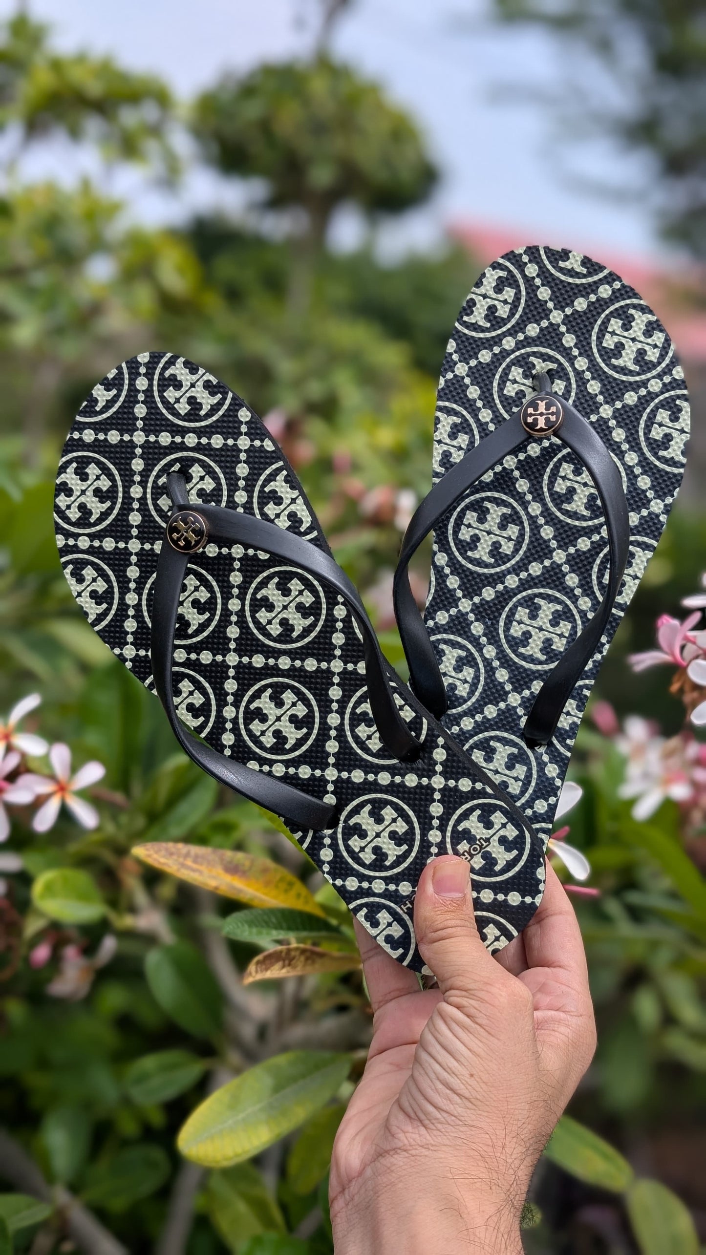 TORY BURCH FLIP FLOPS