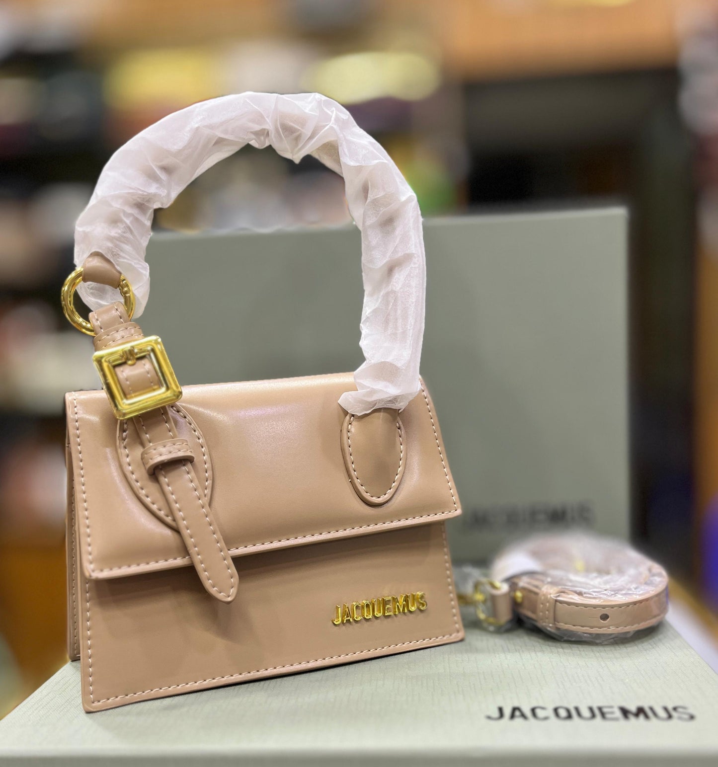 *Jacquemus*
Le Chiquito Moyen Boucle tote bag