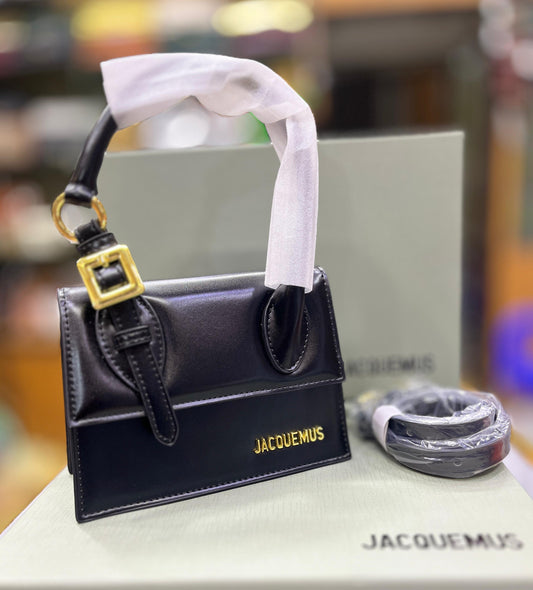 *Jacquemus*
Le Chiquito Moyen Boucle tote bag