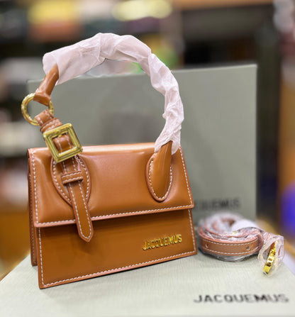 *Jacquemus*
Le Chiquito Moyen Boucle tote bag