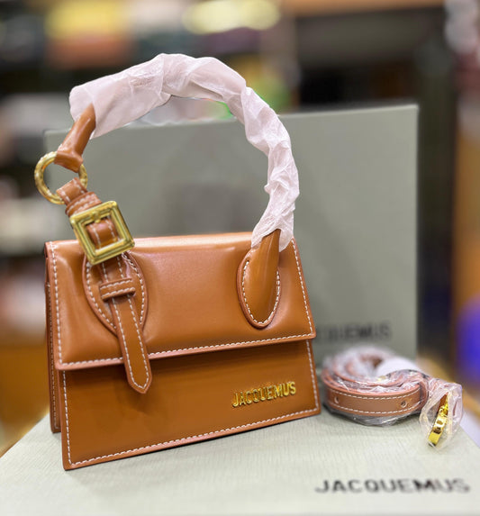 *Jacquemus*
Le Chiquito Moyen Boucle tote bag