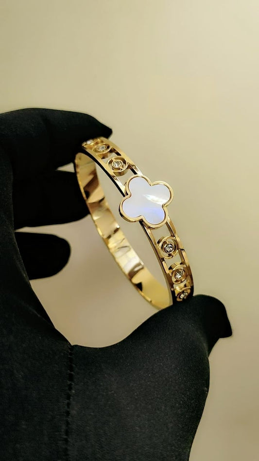VAN CLEEF AND ARPELS  BANGLE